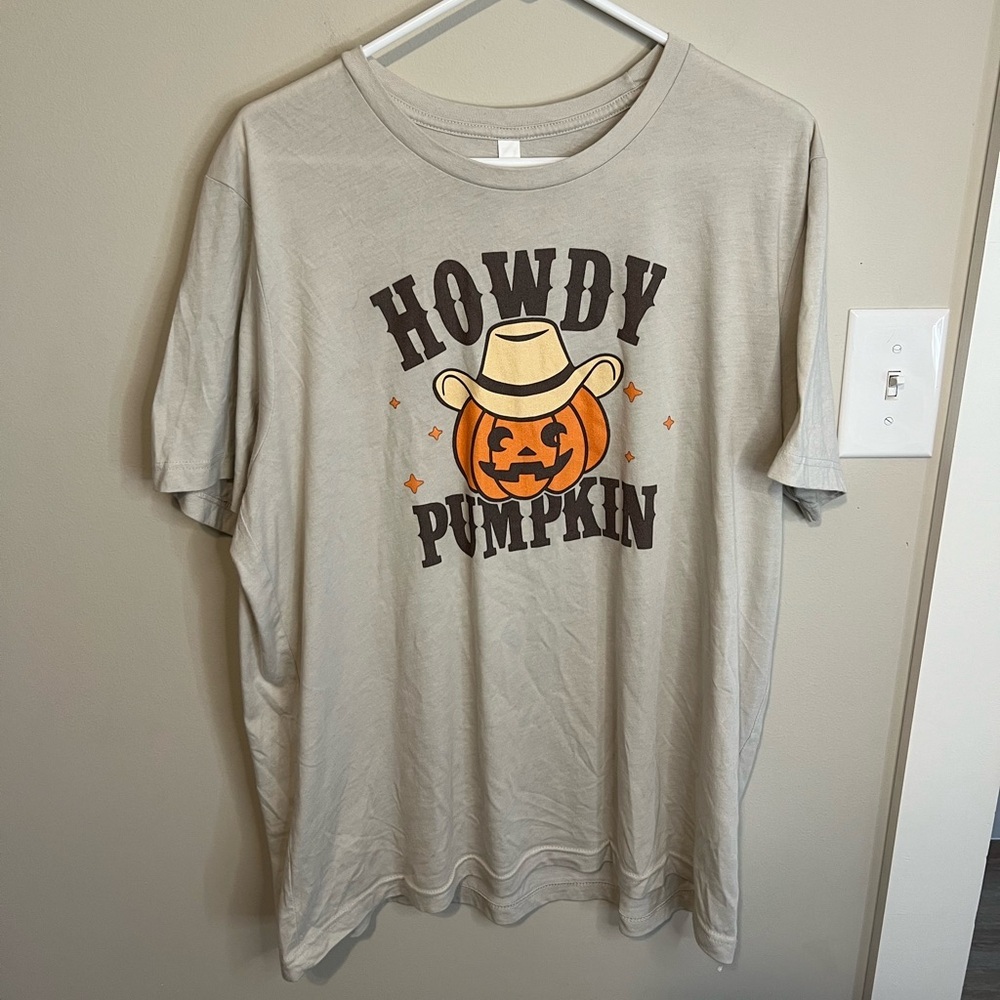 Bella Canvas Cream “Howdy Pumpkin” Graphic T-Shirt